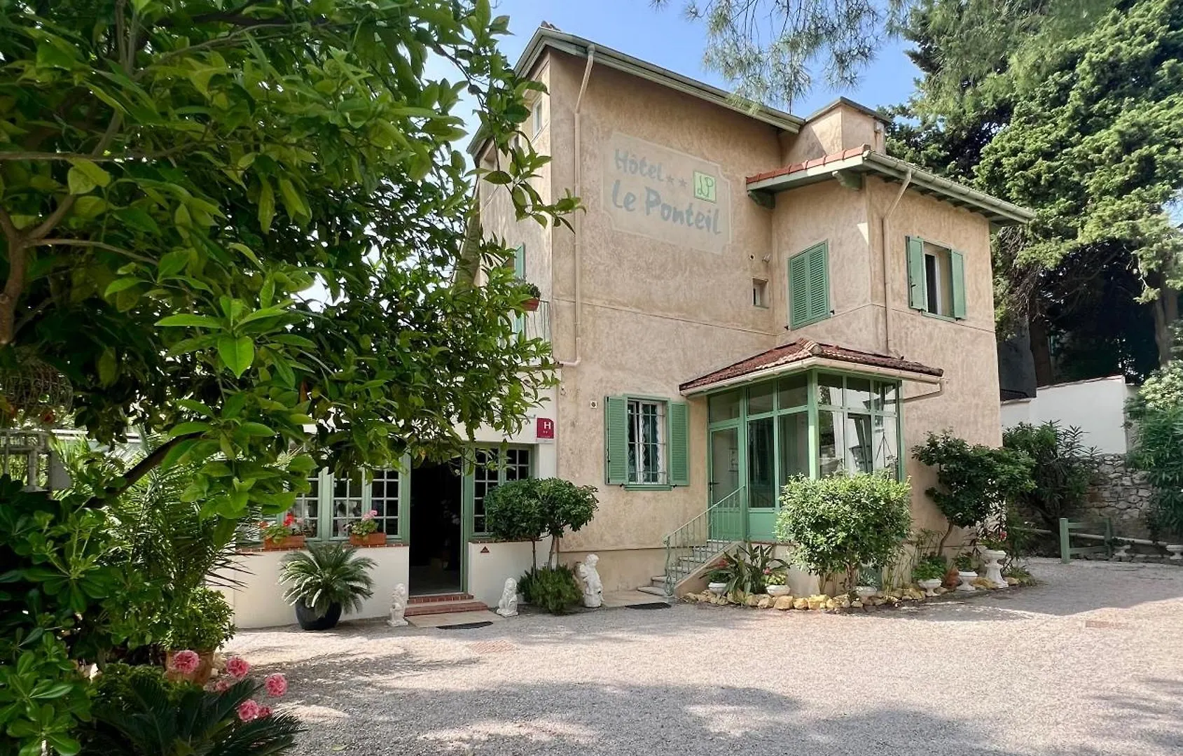 Hotel Le Ponteil contacts