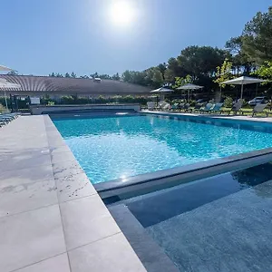 Kyriad - Plan De Campagne Aparthotel