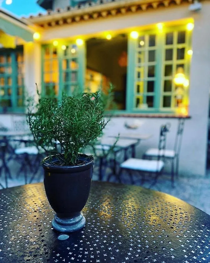 Hotel Le Ponteil Antibes 2*,
