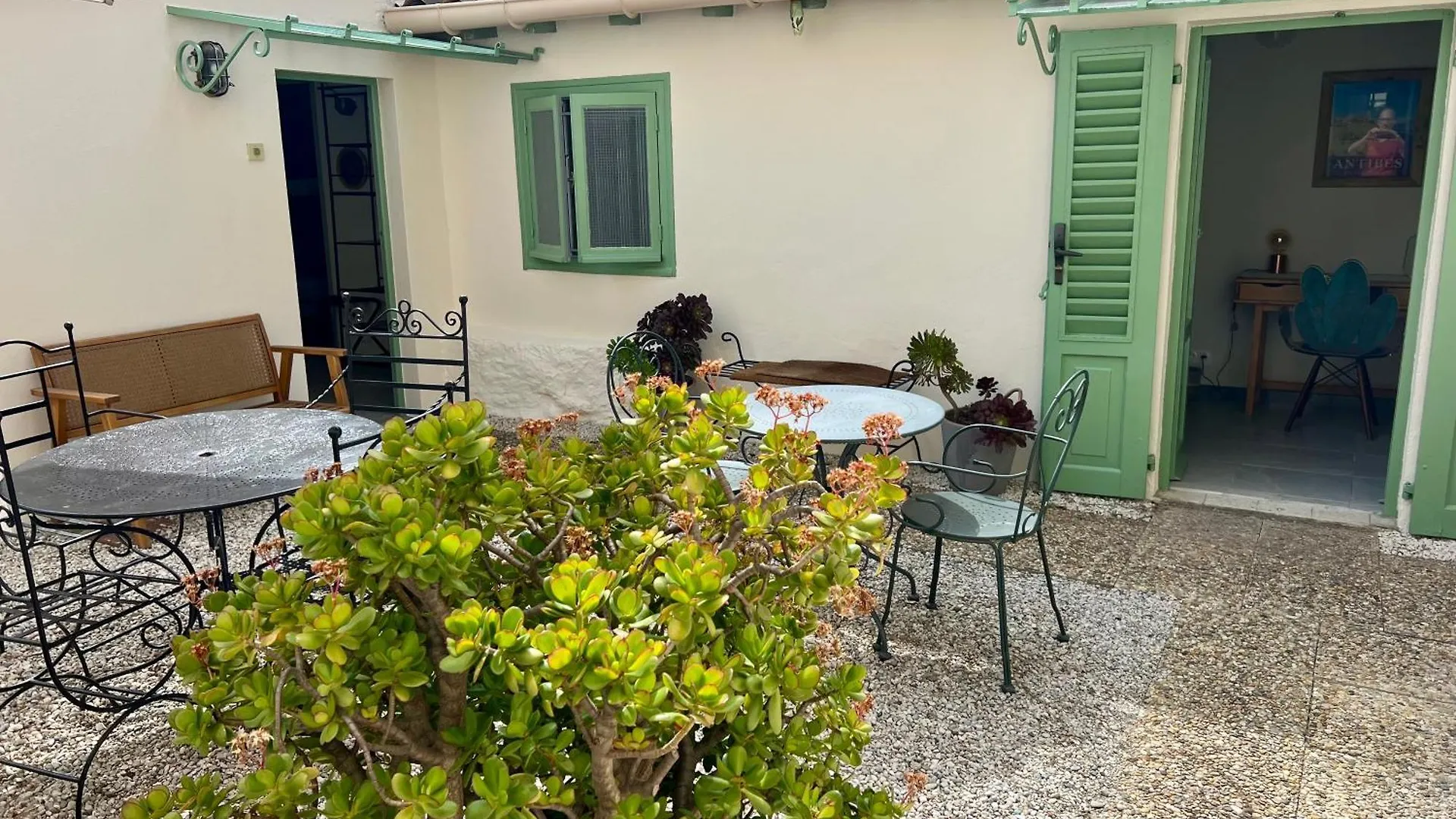 Hotel Le Ponteil Antibes Francia