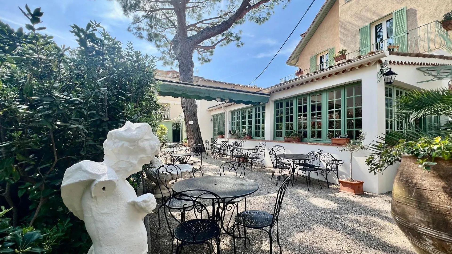 Hotel Le Ponteil Antibes 2*,  Francia