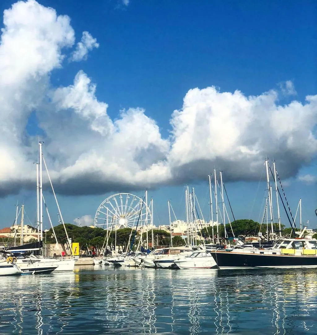**  Hotel Le Ponteil Antibes Francia